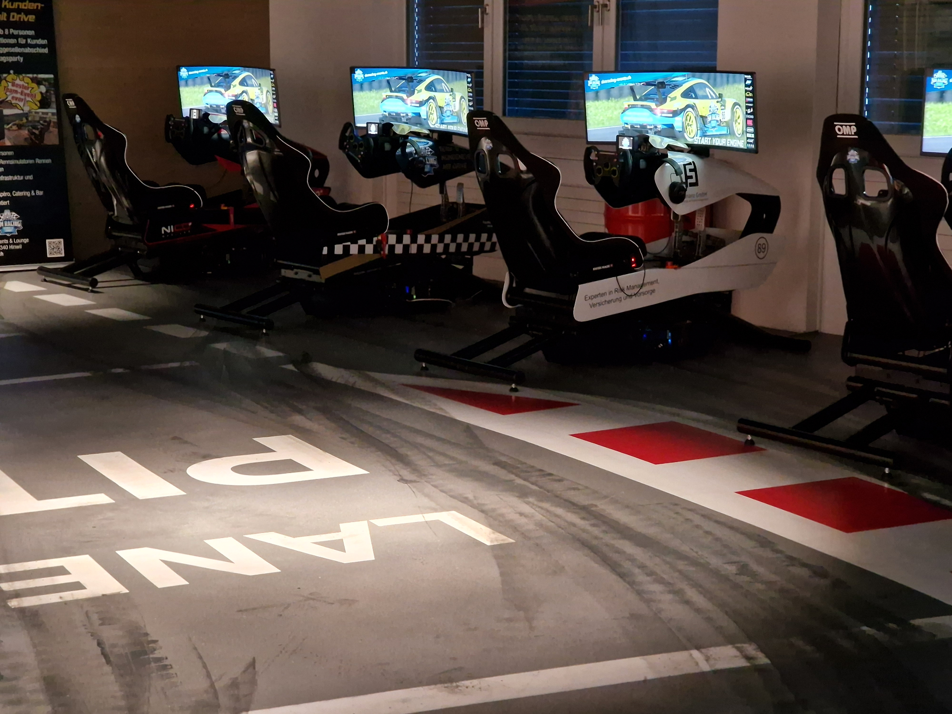 SimRacing Lounge mit Rennsimulatoren in Hinwil